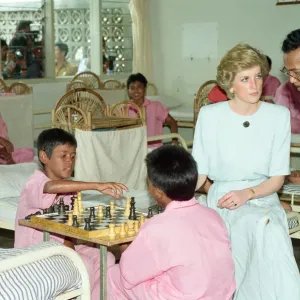 Diana, Princesa de Gales, en una visita al Hospital de Leprosia Sitanala en Tangerang, Indonesia. Diana, Princesa de Gales, en una visita al Hospital de Leprosia Sitanala en Tangerang, Indonesia.