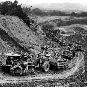 Digging for victory - 1947 style. September 1947 P017721 Digging for victory - 1947 style. September 1947 P017721