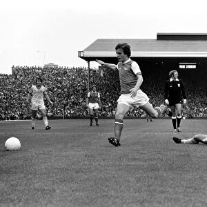Division 1 football. Arsenal 1 v. Nottingham Forest 0. September 1980 LF04-37-058