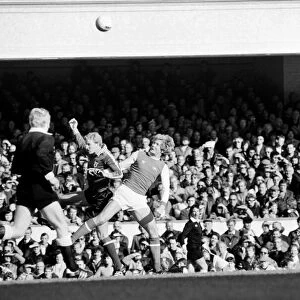 Division 1 football. Arsenal 2 v. Sunderland 2. October 1980 LF04-44-109