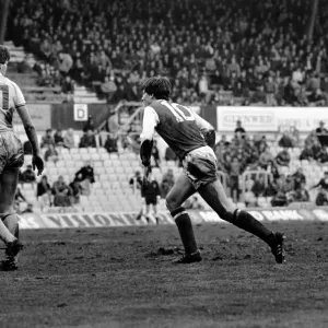 Division 1 football. Coventry 1 v. Arsenal 0. March 1982 LF08-06
