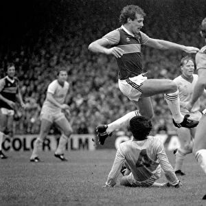Division 1 football. West Ham United 1 v. Liverpool 3. October 1983 LF14-05-080