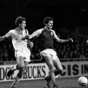 Division Two Football 1980 / 81 Season. Luton v West Ham United, Kenilworth Road Division Two Football 1980 / 81 Season. Luton v West Ham United, Kenilworth Road