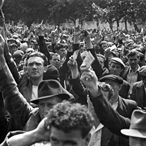 Dockers Strike 1948. Dockers mass meeting in Victoria Park. 12th July 1948