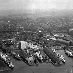 Docks at a standstill in Liverpool on the first day of the national dock strike