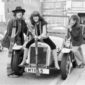 Tom Baker as the 4th Doctor with Elisabeth Sladen and Ian Marter, Print Tom Baker as the 4th Doctor with Elisabeth Sladen and Ian Marter, Print