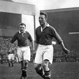 Don Gibson, left, Jeff Whitefoot, right. Manchester United AFC. October 1952 P011389
