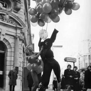 Donna the balloon girl launches a most unusual low-Flying aircraft Donna the balloon girl launches a most unusual low-Flying aircraft