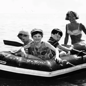 Dora Bryan with Children in Inflatable Boat Print (00151)