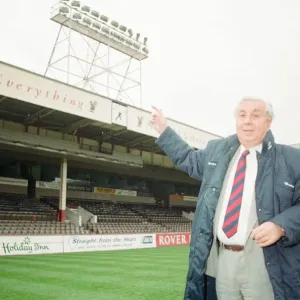 Doug Ellis, Chairman Aston Villa Football Club, news press conference photo-call Doug Ellis, Chairman Aston Villa Football Club, news press conference photo-call