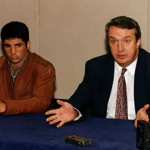 Drew Docherty boxeador y Tommy Gilmour promotor de boxeo en conferencia de prensa.