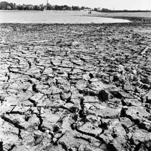 Ausgetrocknetes Reservoir von Edgbaston in Birmingham während der Hitze-Welle des Jahres 1976 Ausgetrocknetes Reservoir von Edgbaston in Birmingham während der Hitze-Welle des Jahres 1976