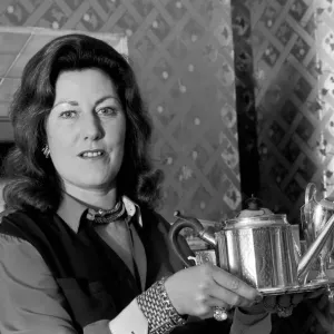 Drink Tea: A lady from high society shows how she makes her idea of a Perfect Cup of Tea Drink Tea: A lady from high society shows how she makes her idea of a Perfect Cup of Tea