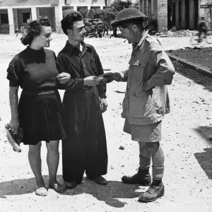 Print of a soldier handing a cigarette to an Italian in Littoria, June 1944