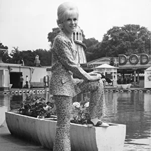 Dusty Springfield spend a couple of hours singing in Battersea Funfair on Wednesday