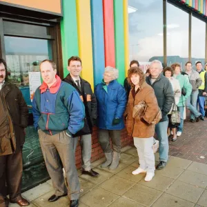 Early morning queues at Toys R Us at Teesside Shopping Park, Sandown Way Early morning queues at Toys R Us at Teesside Shopping Park, Sandown Way