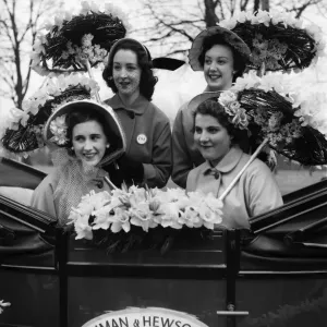 Défilé de chapeaux d'œuf à Luton, Beds. Avril 1953 D1737