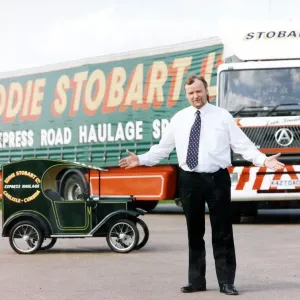 Eddie Stobert remolque Eddie Stobart ahora sus camiones lo han convertido en una figura de culto como.