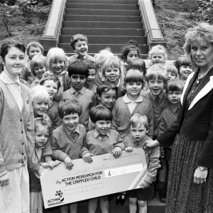 Edgerton fund raisers... watched by school friends, Amy Lodge (left) Edgerton fund raisers... watched by school friends, Amy Lodge (left)