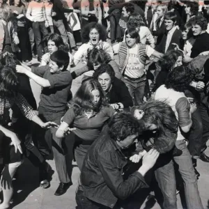 Les gangs d'Édimbourg Septembre 1971 les règles de Queensberry sont oubliées comme. Les gangs d'Édimbourg Septembre 1971 les règles de Queensberry sont oubliées comme.