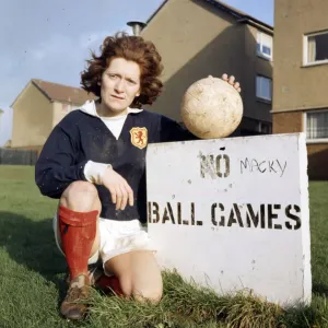 Edna Neillis, pioneering professional Womens football player Edna Neillis, pioneering professional Womens football player
