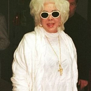 Elizabeth Taylor arrives at Heathrow Airport April 1999 from Los Angeles
