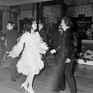 Elizabeth Taylor dancing with Nureyev March 1968 A©Mirrorpix