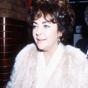 Elizabeth Taylor Feb 1982 wearing White Fur coat Dame Elizabeth Taylor Feb 1982 wearing White Fur coat Dame