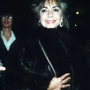 Elizabeth Taylor Feb 1985 leaves Langans Restaurant Elizabeth Taylor Feb 1985 leaves Langans Restaurant
