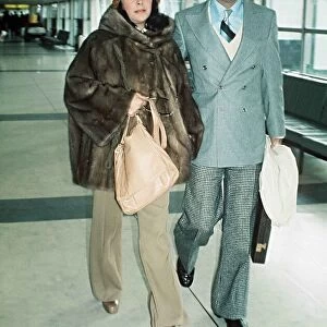 Elizabeth Taylor with Henry Wynberg at London airport November 1973