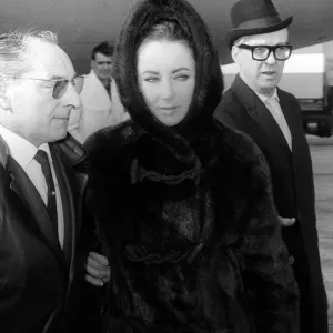 Elizabeth Taylor March 1965 wearing Fur Coat At LAP