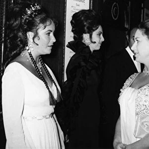 Elizabeth Taylor meets Princess Margaret in 1969