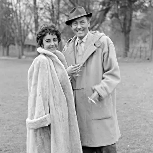Elizabeth Taylor and Michael Wilding March 1952 back from honeymoon
