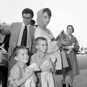 Elizabeth Taylor Sept 1959 and Husband Eddie Fisher with her Children Michael