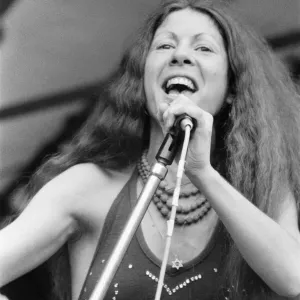 Elkie Brooks, lead singer of Vinegar Joe, performs with the band at The Reading Festival Elkie Brooks, lead singer of Vinegar Joe, performs with the band at The Reading Festival
