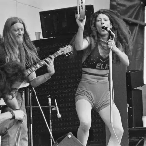 Elkie Brooks, lead singer of Vinegar Joe, performs with the band at The Reading Festival Elkie Brooks, lead singer of Vinegar Joe, performs with the band at The Reading Festival