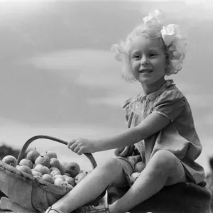 Ella Edwards with a fruit basket. October 1941 Ella Edwards with a fruit basket. October 1941