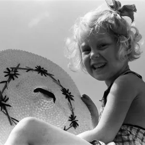 Ella Edwards with a sun hat. August 1941 Ella Edwards with a sun hat. August 1941