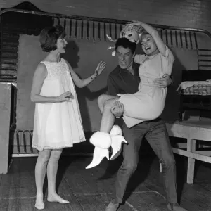 Elspet Gray Returns to Stage in Print Elspet Gray Returns to Stage in Print