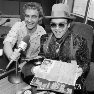 Elton John au BRMB Radio Aston, Birmingham. La visite était pour promouvoir sa dernière chanson.