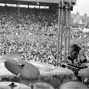 Elton John fans swarm in to Watfords Vicarage Road ground Elton John fans swarm in to Watfords Vicarage Road ground