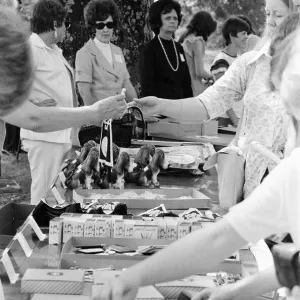 Elvis Presley Fans from Britain, Holland and Denmark browse