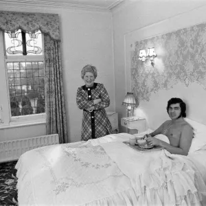 When Engelbert Humperdinck returned to his old landlady at Boarding House in Street Lane When Engelbert Humperdinck returned to his old landlady at Boarding House in Street Lane