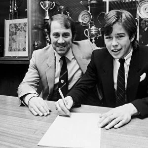 England Under 21 star Adrian Heath signs for Everton for £700, 000
