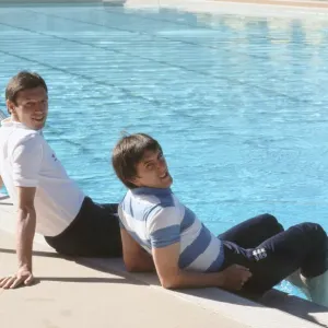 Il calciatore inglese Peter Beardsley si rilassa dalla piscina all'hotel Broadmoor in Colorado. Il calciatore inglese Peter Beardsley si rilassa dalla piscina all'hotel Broadmoor in Colorado.