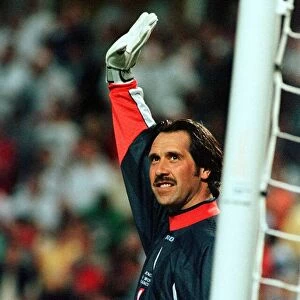 Englands goalkeeper David Seaman celebrates after England beat Colombia in Lens