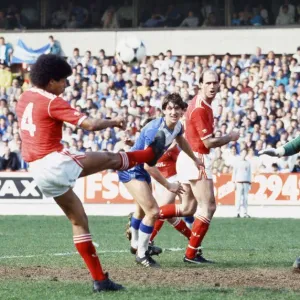 English League Division One match at the City Ground. Nottingham Forest 0 v Everton English League Division One match at the City Ground. Nottingham Forest 0 v Everton