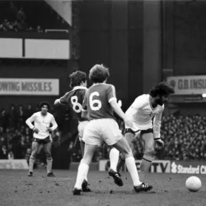 English League Division One match at Goodison Park. Everton 1 v Tottenham Hotspur 1