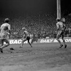 Partido de la Liga Divisional Uno inglesa. Manchester City 0 v Luton Town 1. Mayo de 1983 MF