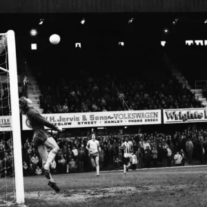 English League Division One match Stoke City 1 v Norwich City 0 January 1983 English League Division One match Stoke City 1 v Norwich City 0 January 1983